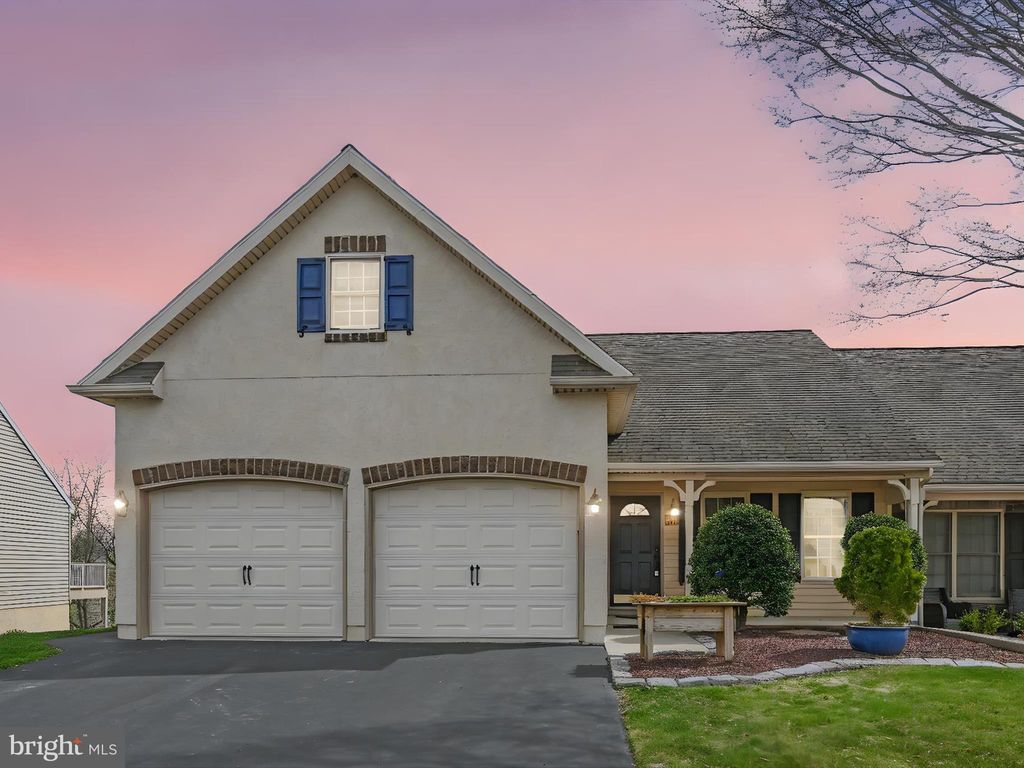 Photo of 902 Cambridge Drive, MANHEIM, PA 17545 (MLS # PALA2066558)