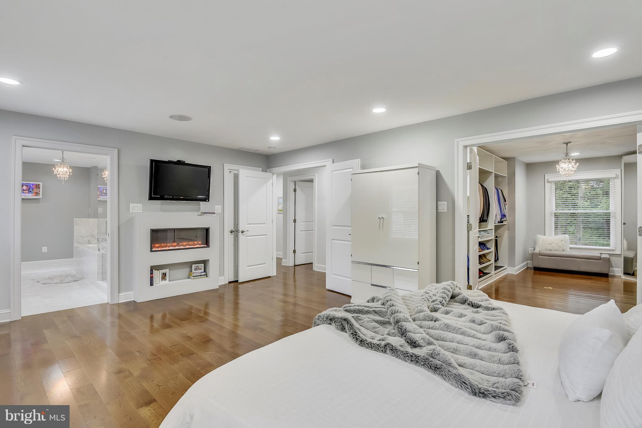 LANGLEY OAKS - Residential