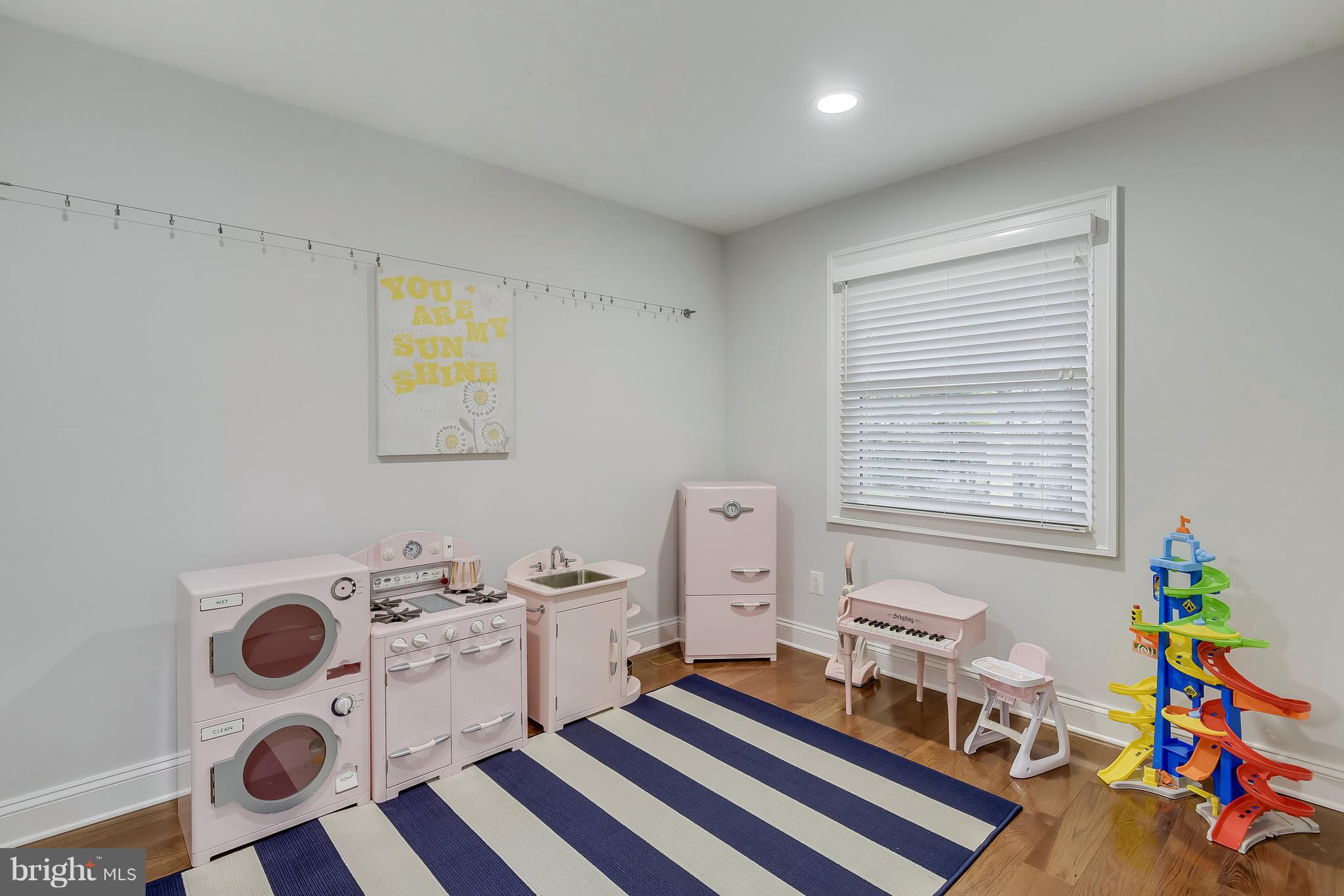 LANGLEY OAKS - Residential