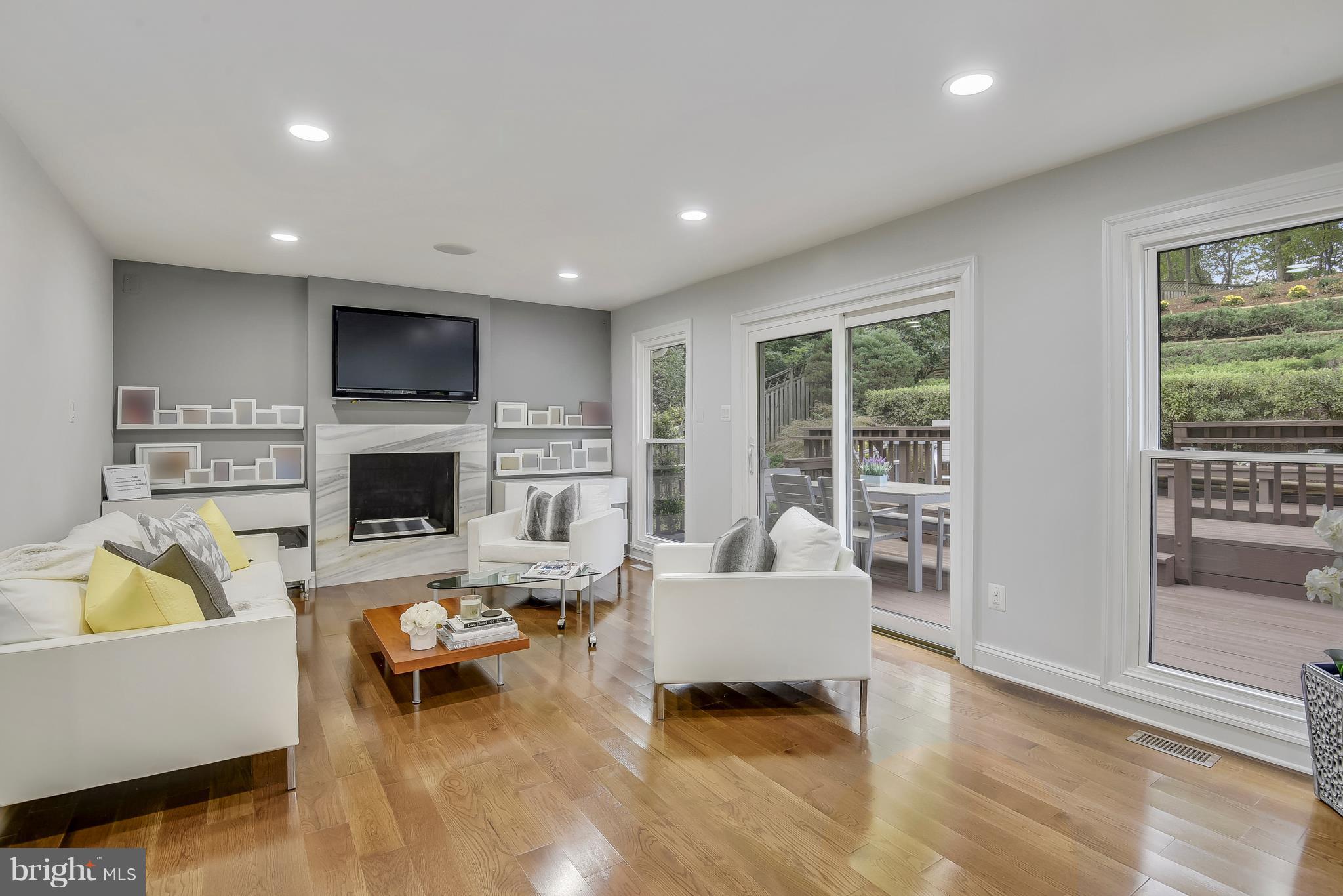 LANGLEY OAKS - Residential