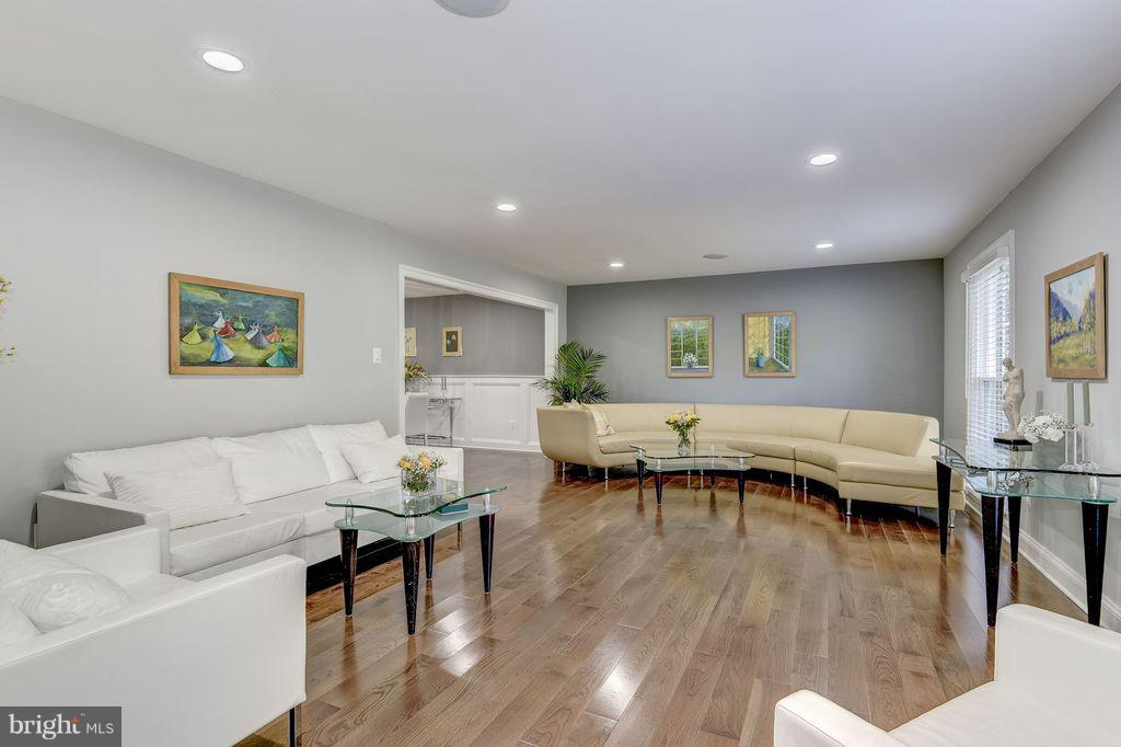 LANGLEY OAKS - Residential