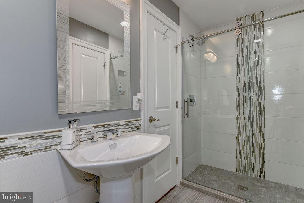 LANGLEY OAKS - Residential