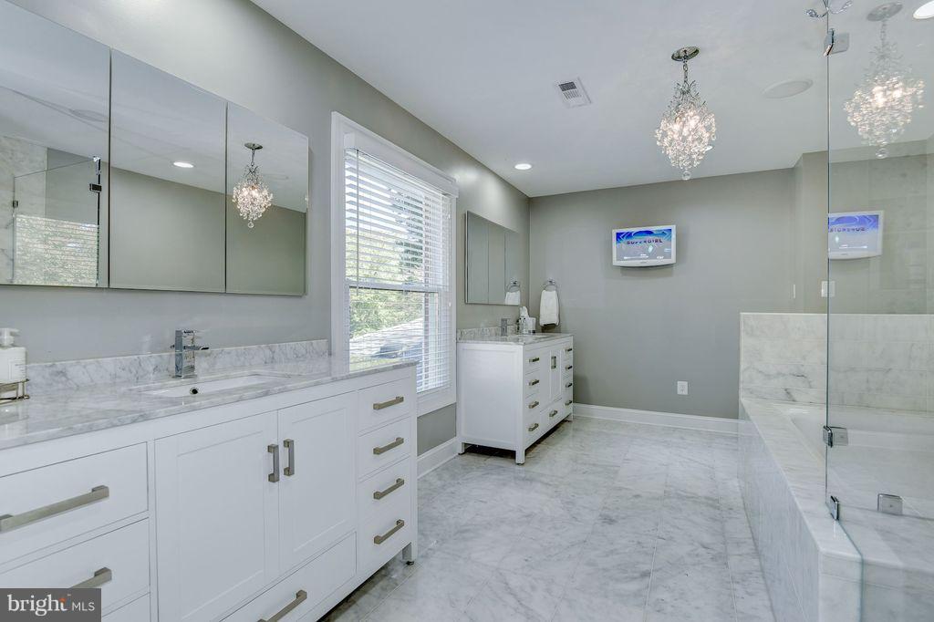 LANGLEY OAKS - Residential