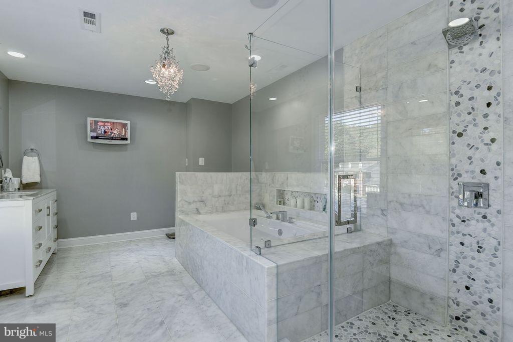 LANGLEY OAKS - Residential