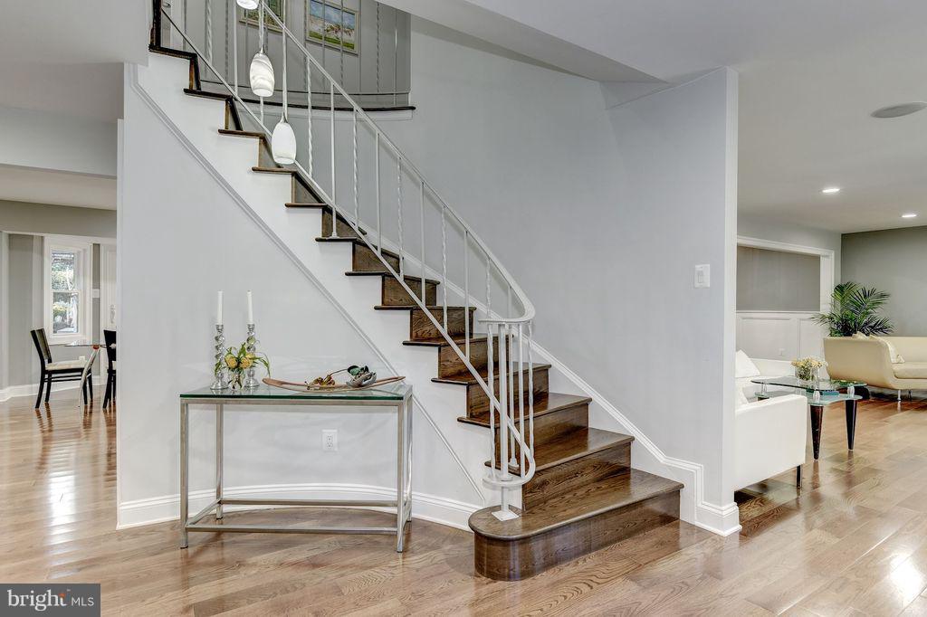 LANGLEY OAKS - Residential