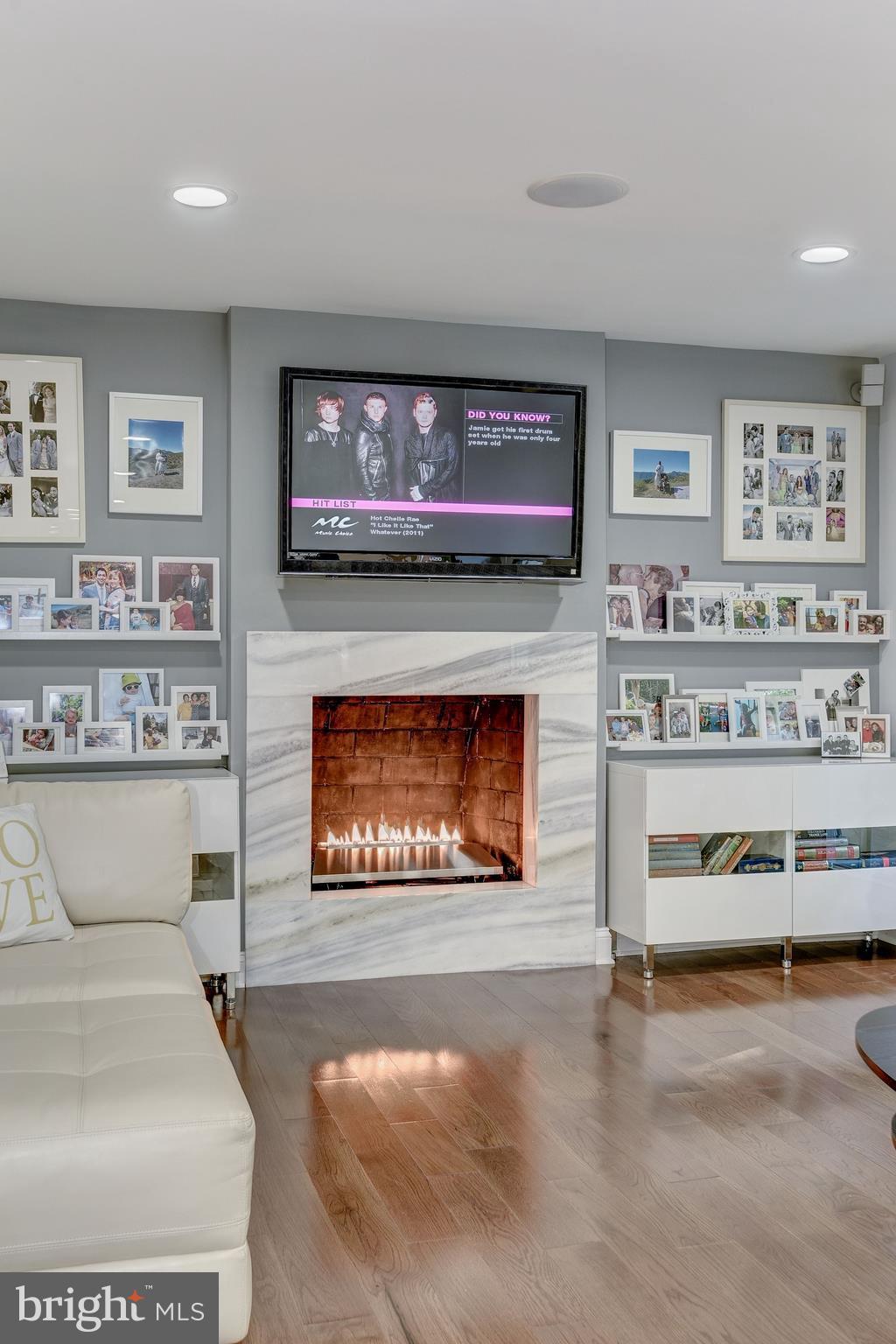 LANGLEY OAKS - Residential