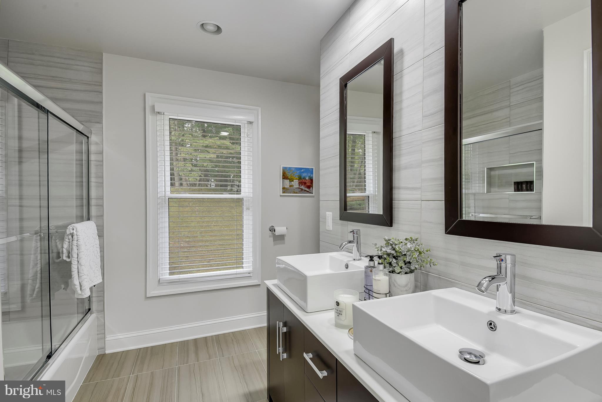 LANGLEY OAKS - Residential