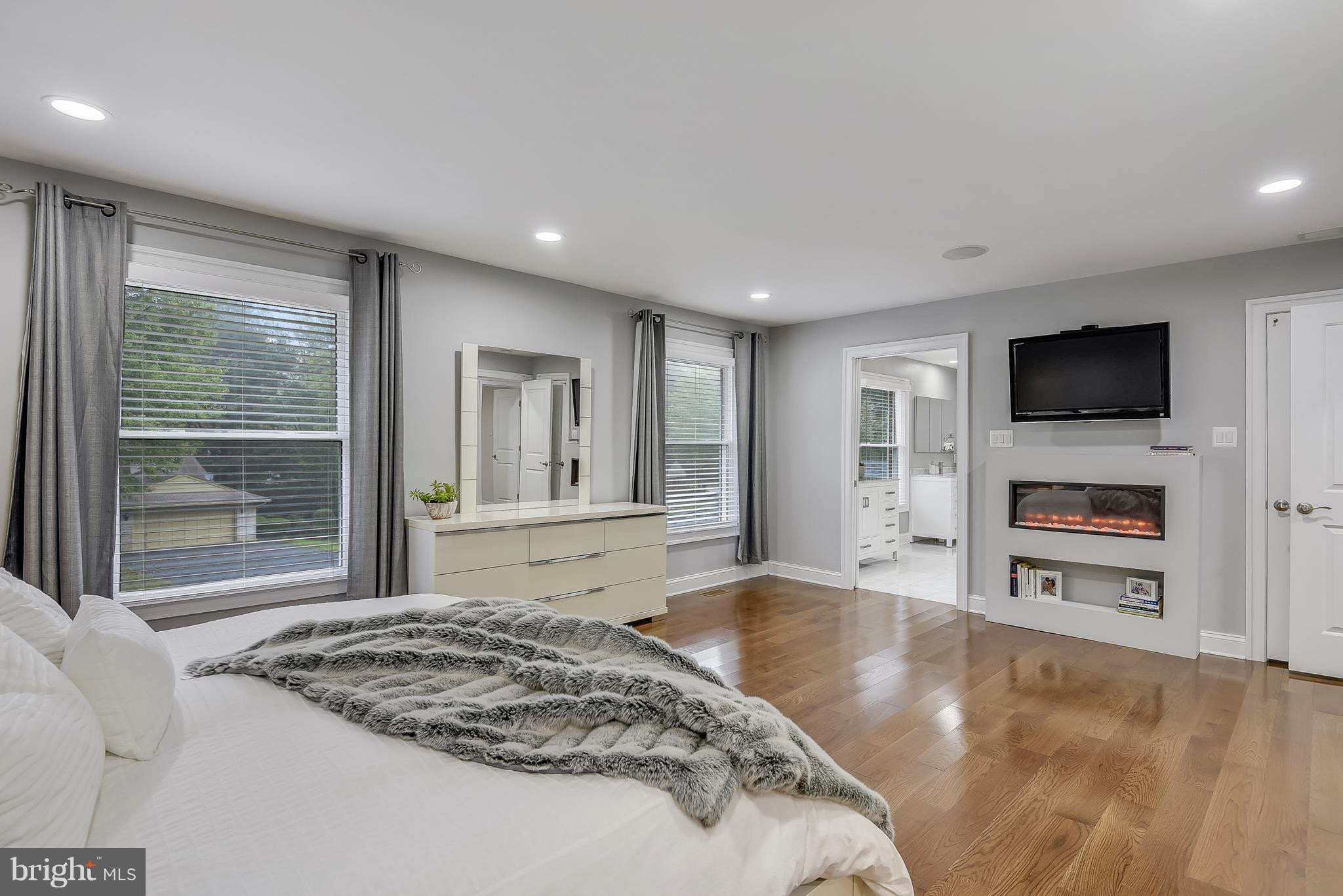 LANGLEY OAKS - Residential