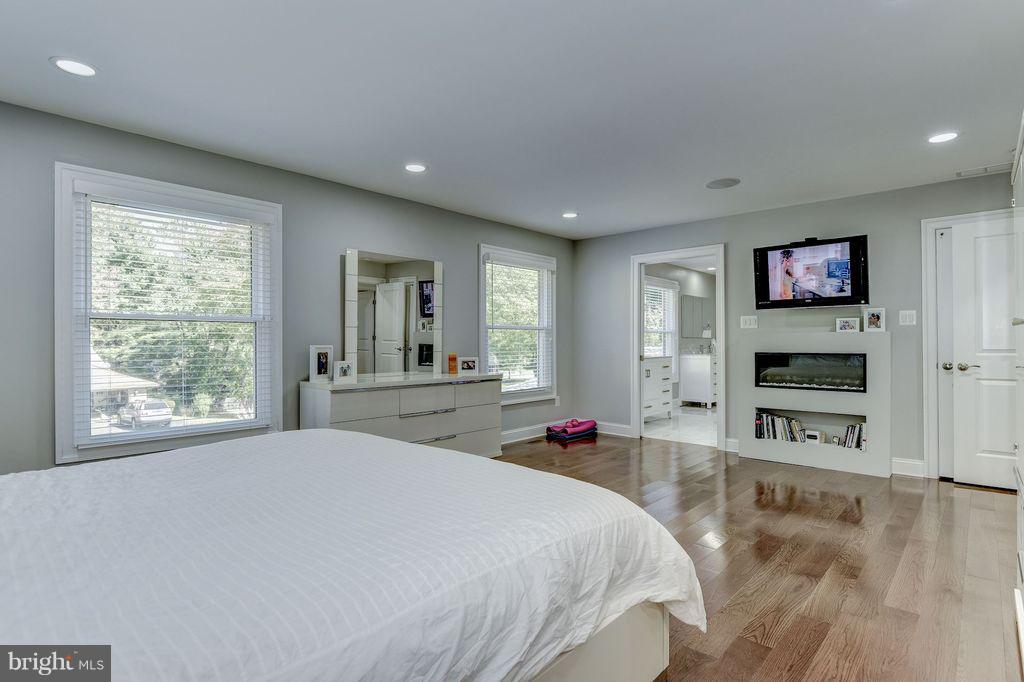 LANGLEY OAKS - Residential