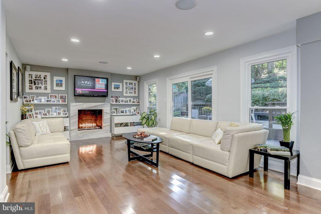 LANGLEY OAKS - Residential