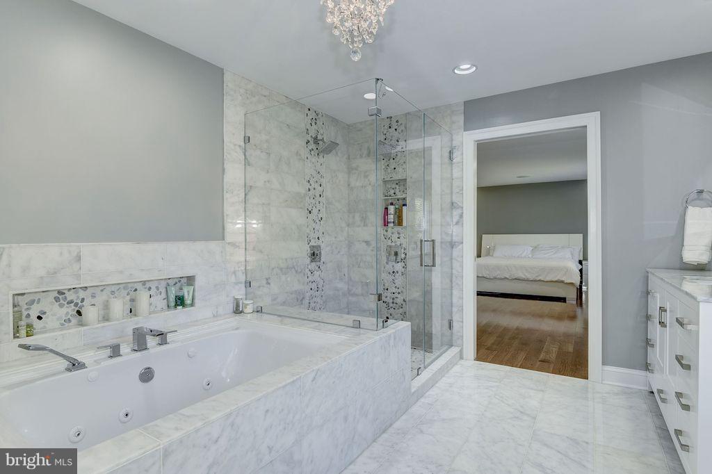 LANGLEY OAKS - Residential