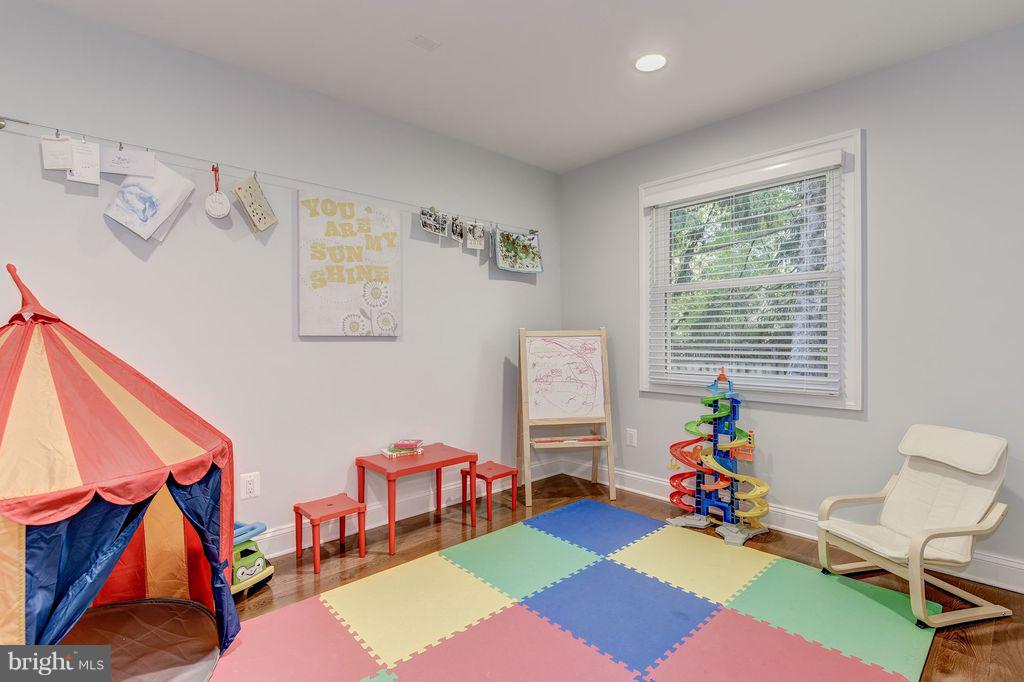 LANGLEY OAKS - Residential