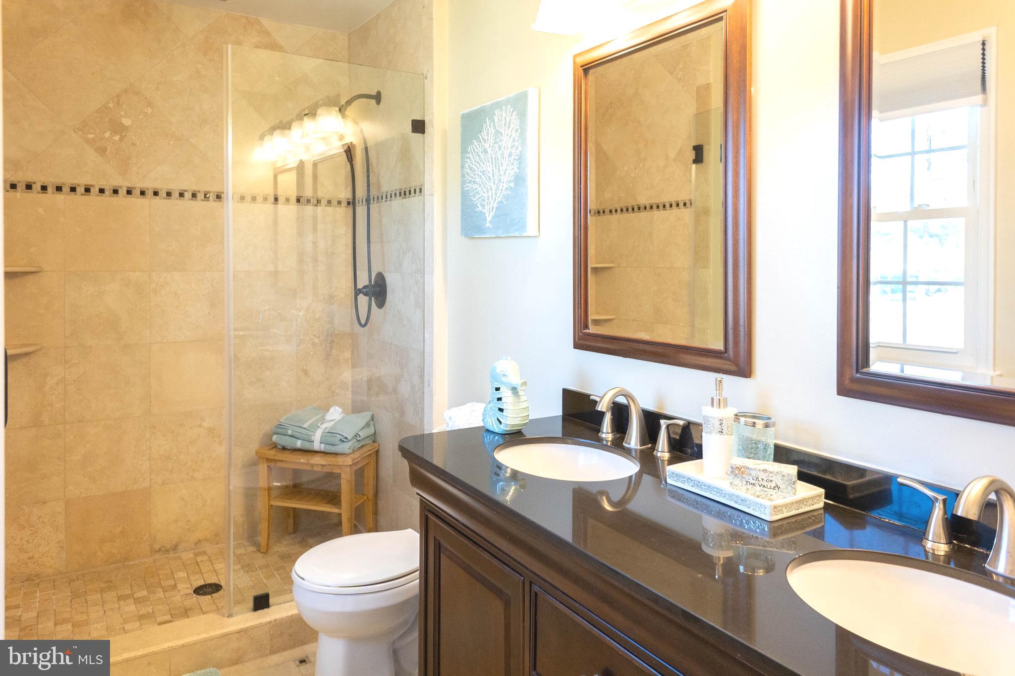 COUNTRY CLUB MANOR - Residential Lease