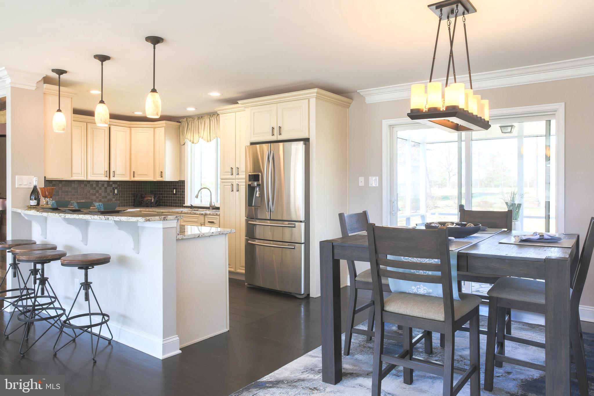 COUNTRY CLUB MANOR - Residential Lease