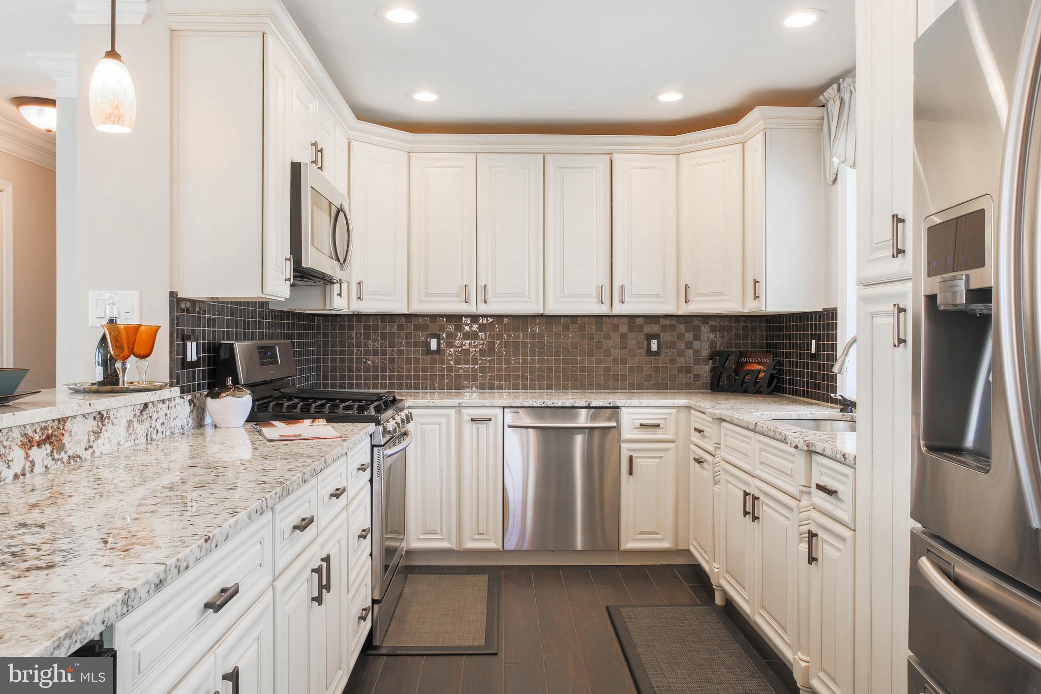 COUNTRY CLUB MANOR - Residential Lease