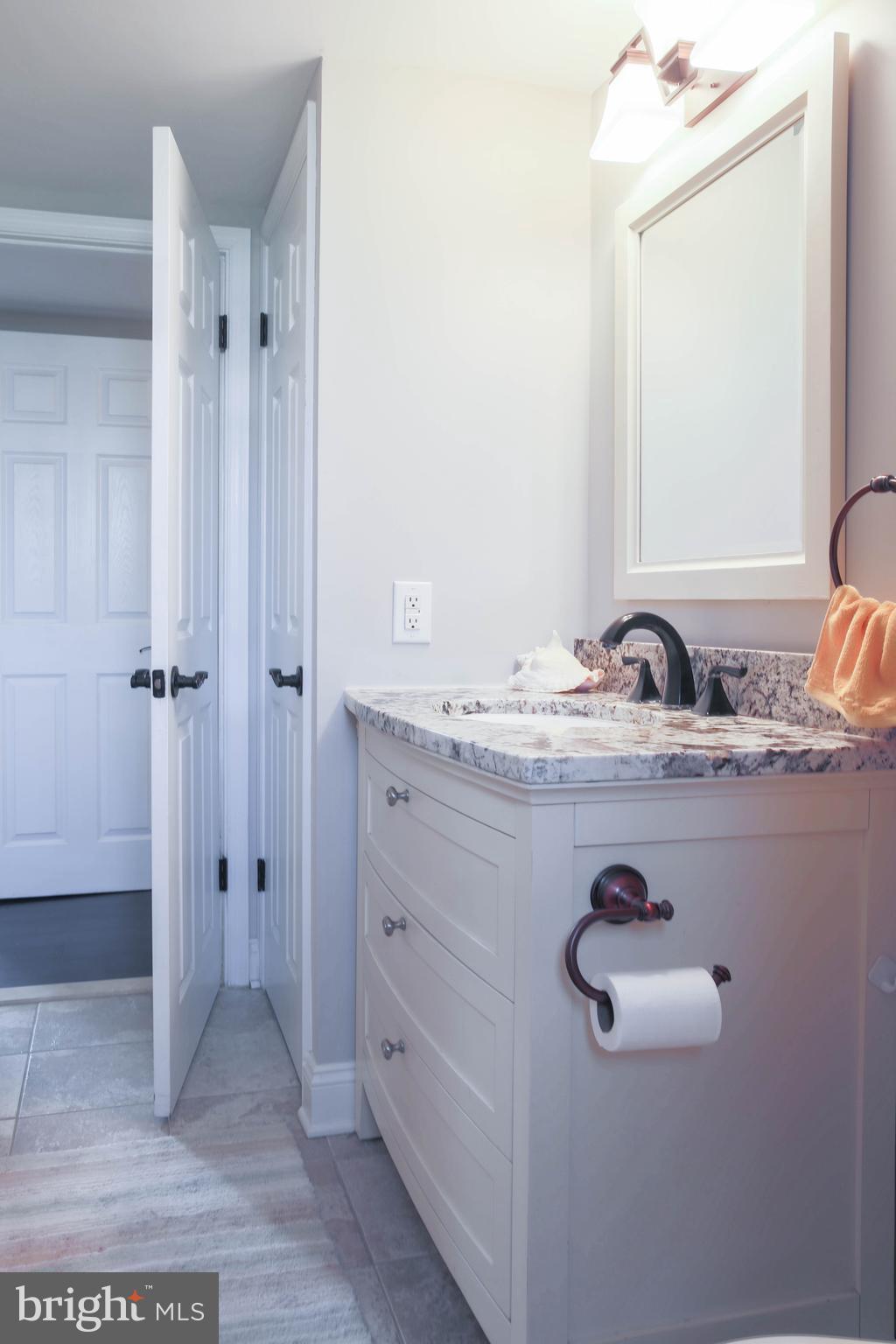 COUNTRY CLUB MANOR - Residential Lease