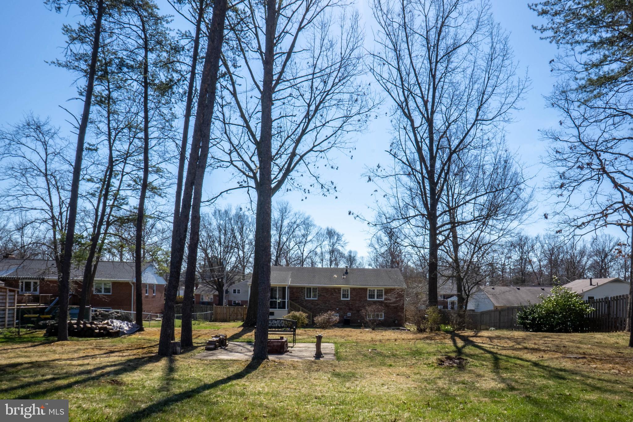 COUNTRY CLUB MANOR - Residential Lease