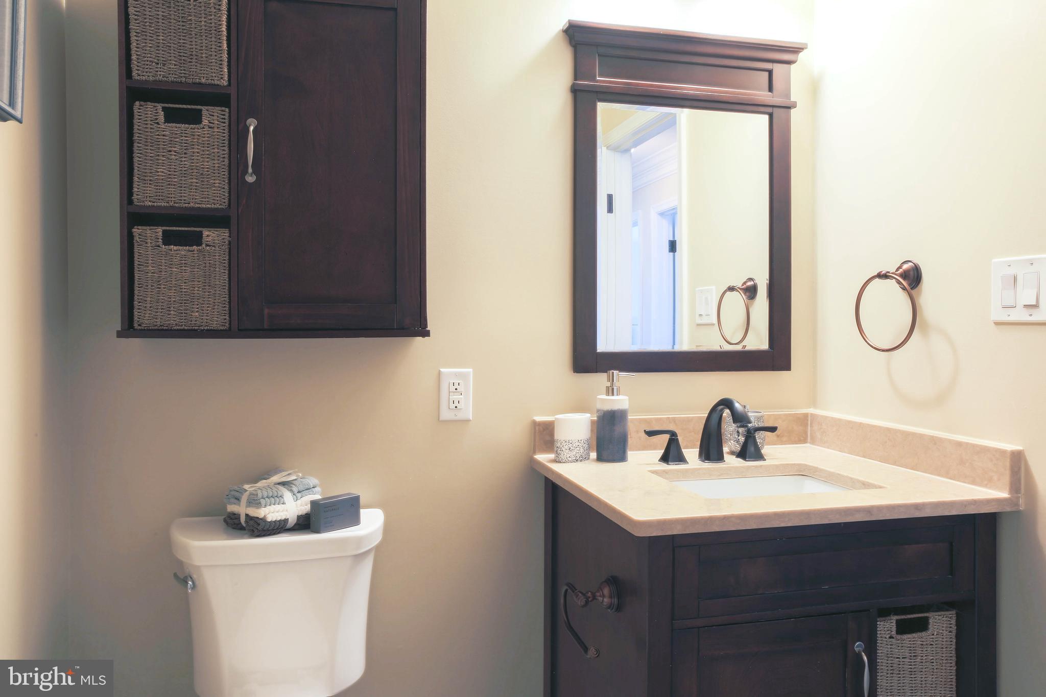 COUNTRY CLUB MANOR - Residential Lease