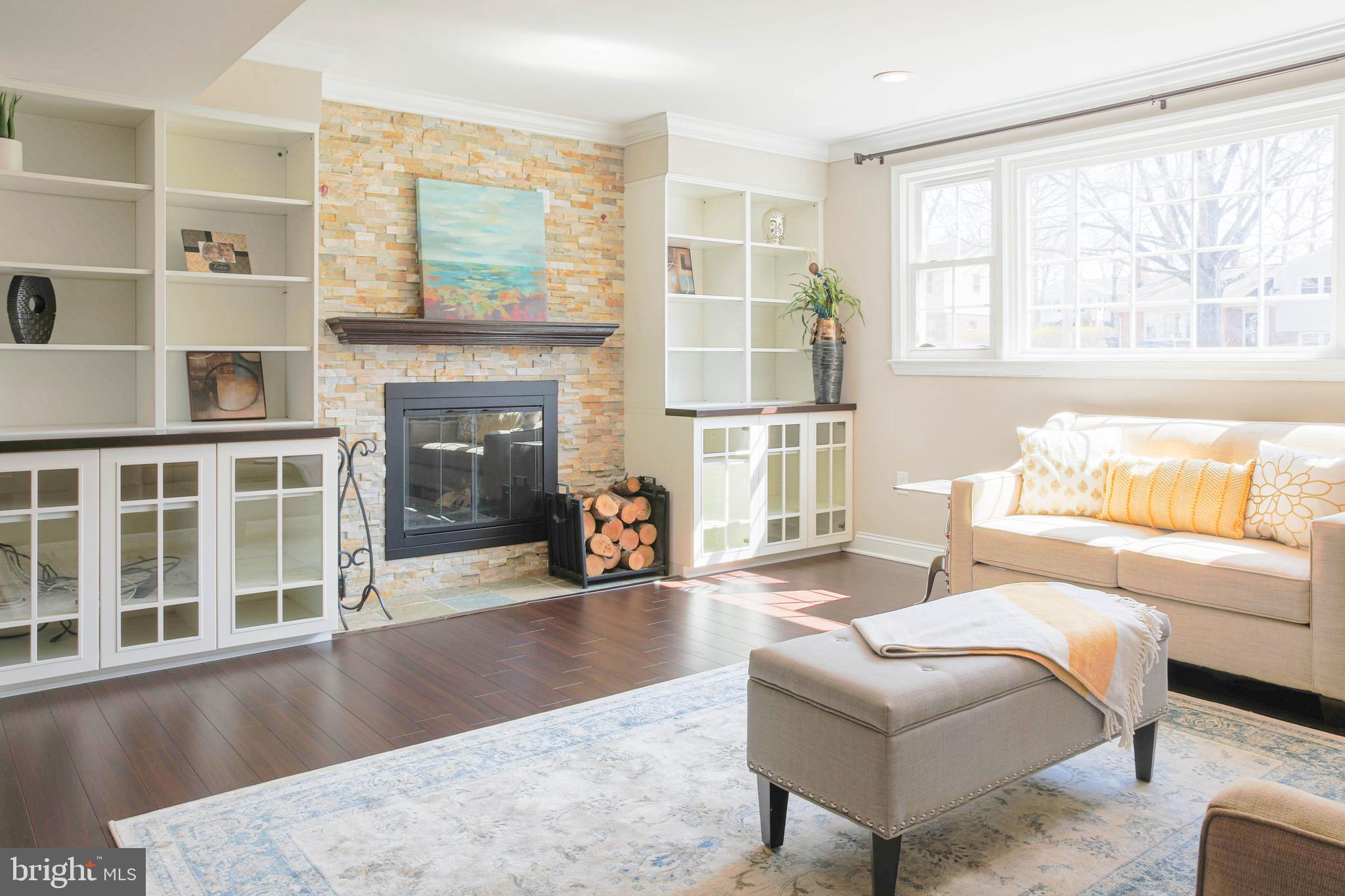 COUNTRY CLUB MANOR - Residential Lease