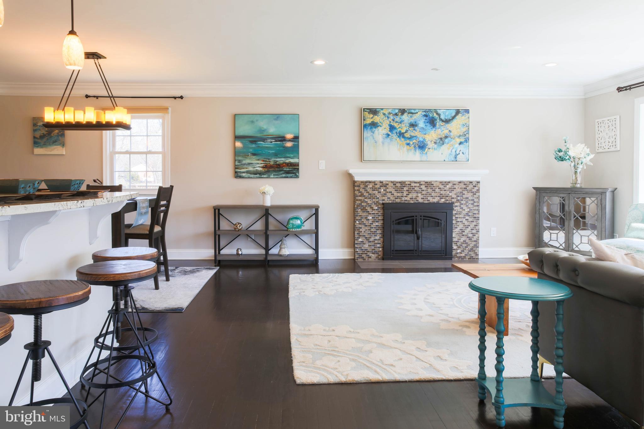 COUNTRY CLUB MANOR - Residential Lease