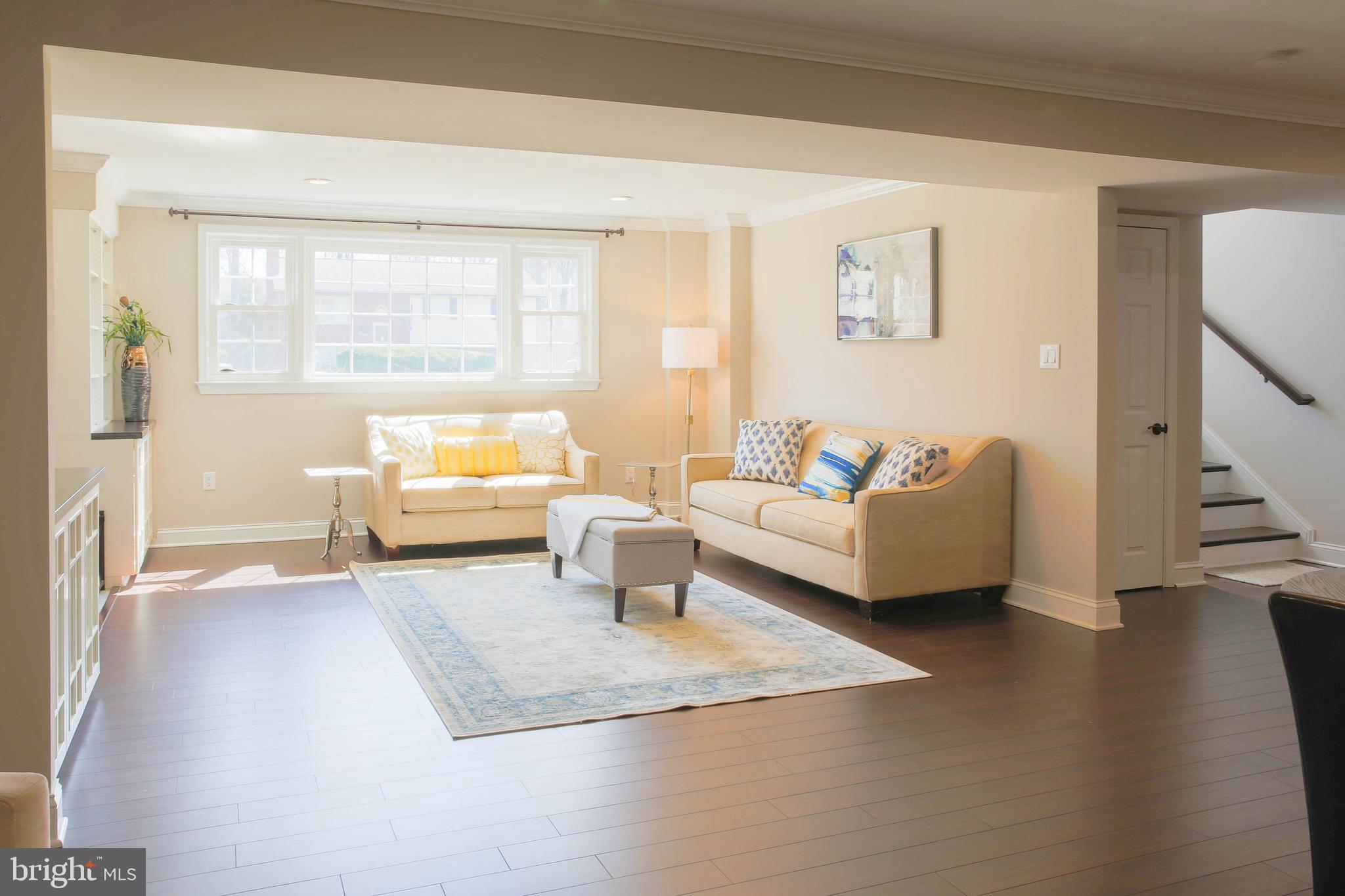 COUNTRY CLUB MANOR - Residential Lease