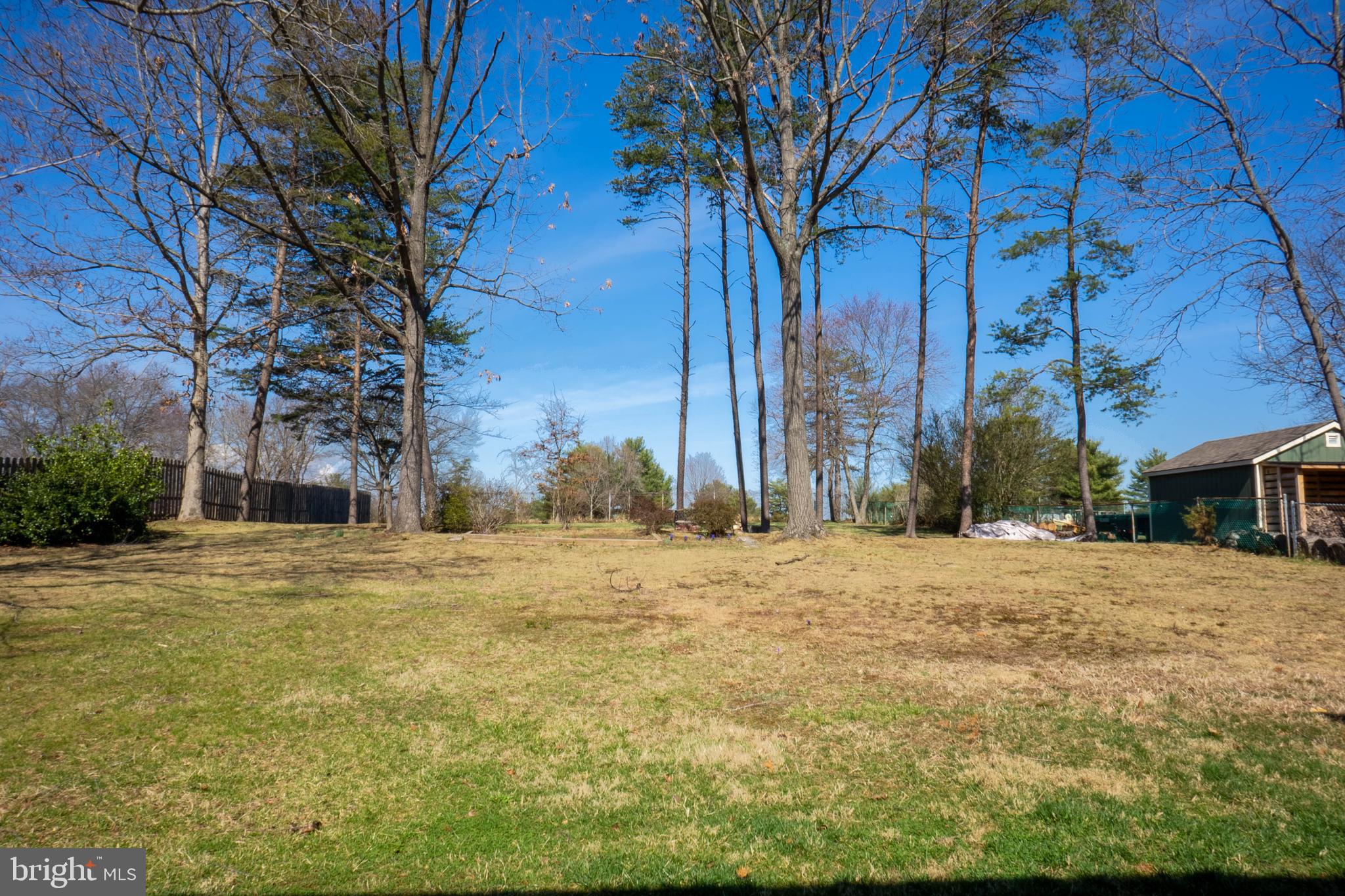 COUNTRY CLUB MANOR - Residential Lease