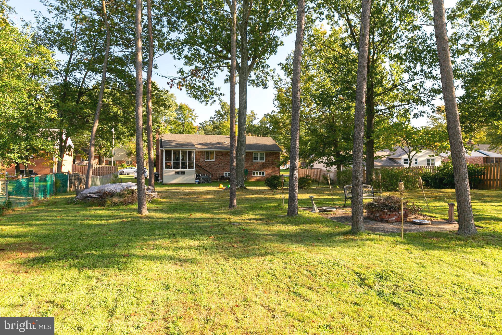 COUNTRY CLUB MANOR - Residential Lease