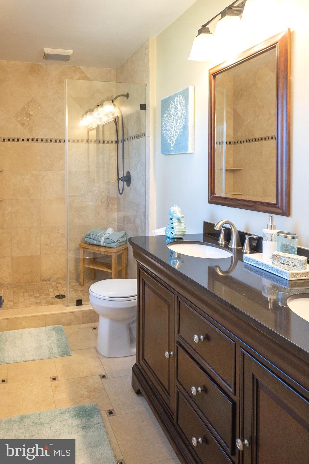 COUNTRY CLUB MANOR - Residential Lease