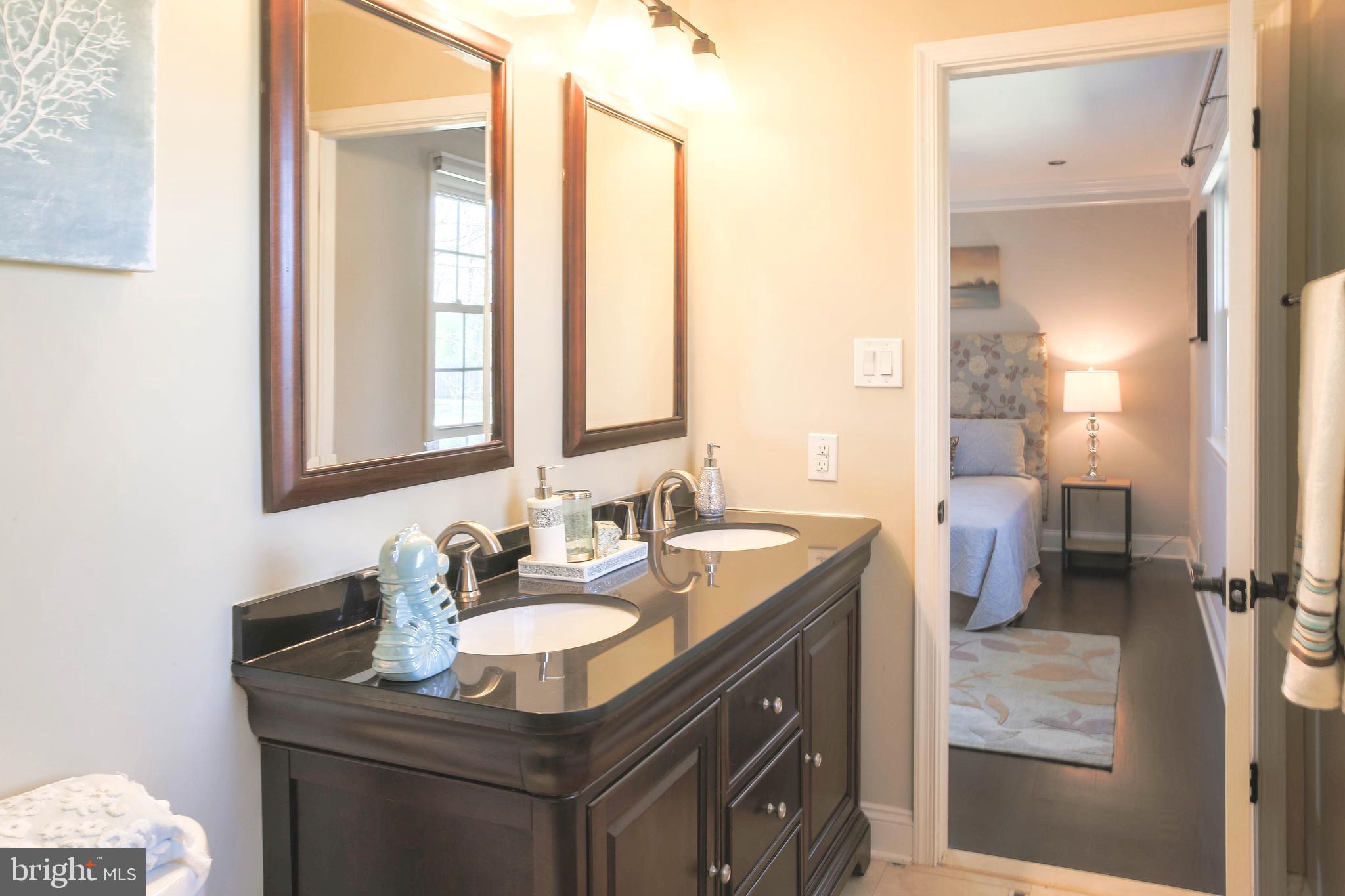 COUNTRY CLUB MANOR - Residential Lease