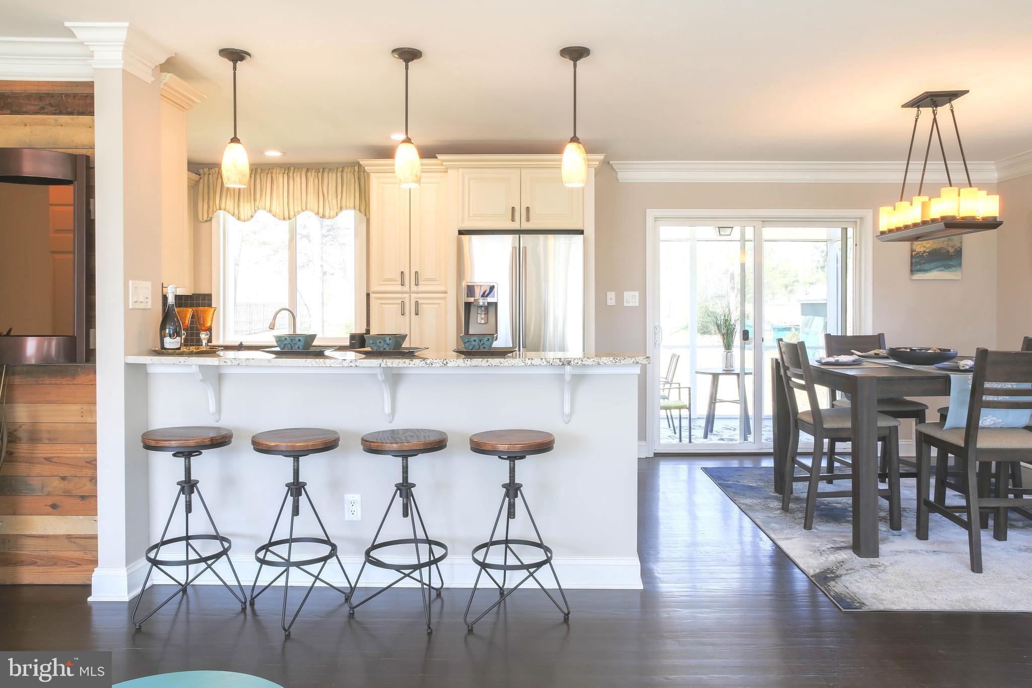 COUNTRY CLUB MANOR - Residential Lease