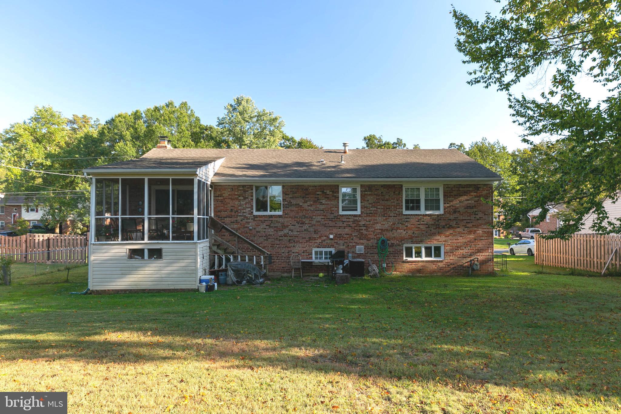 COUNTRY CLUB MANOR - Residential Lease