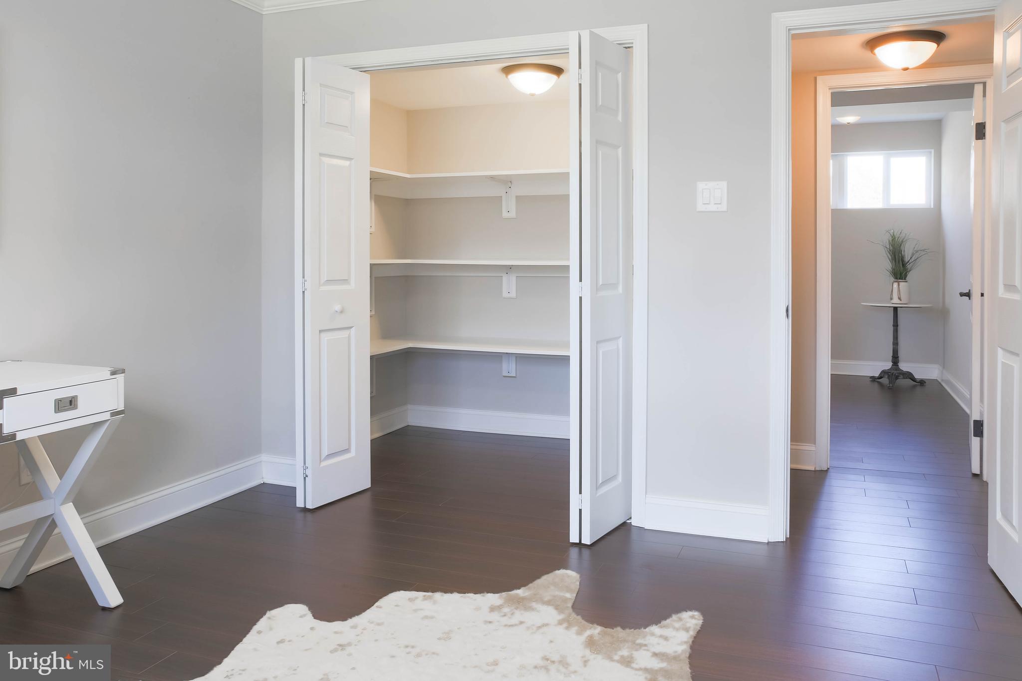 COUNTRY CLUB MANOR - Residential Lease