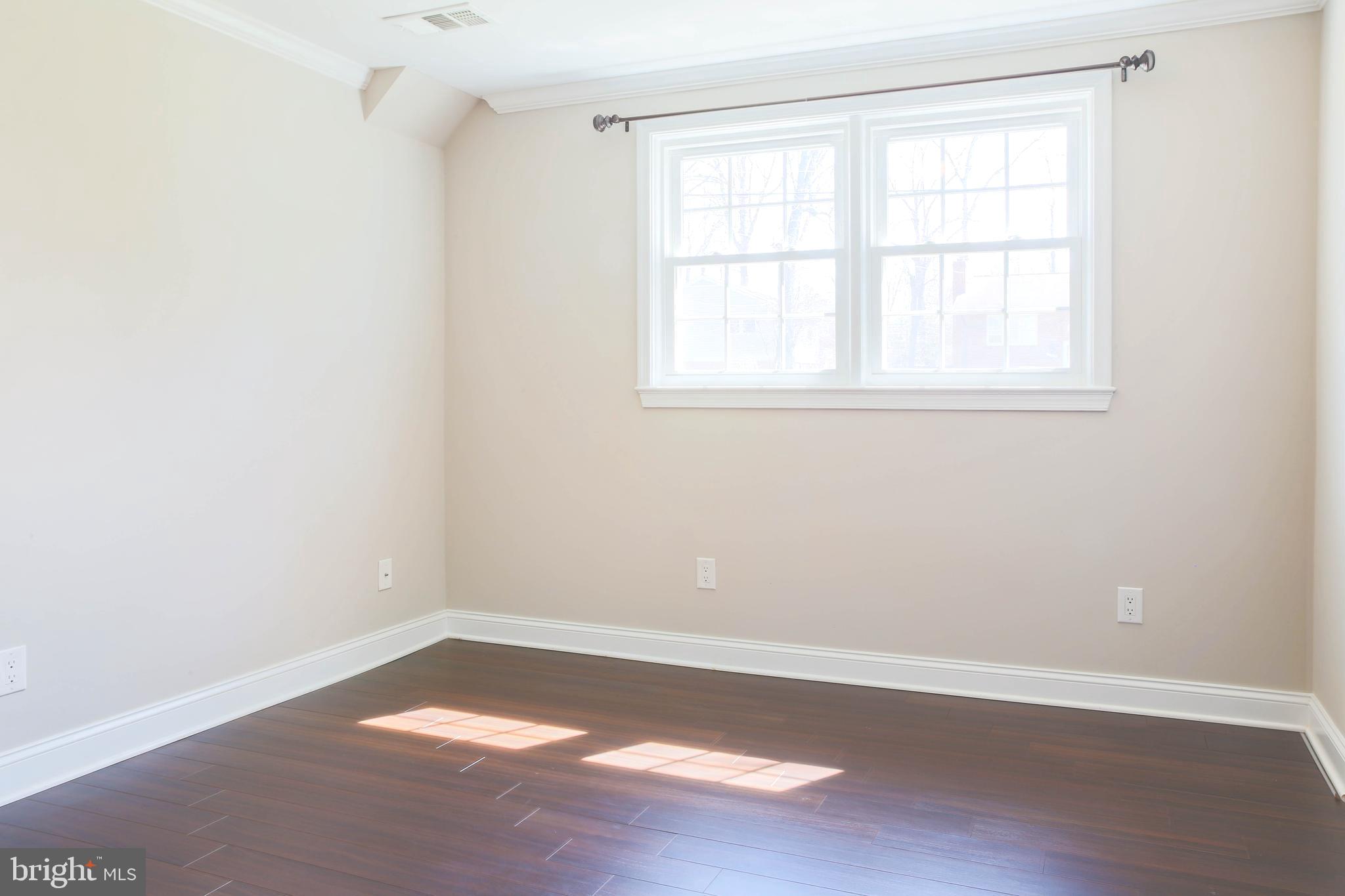 COUNTRY CLUB MANOR - Residential Lease