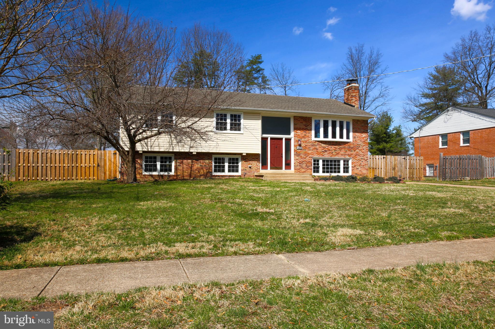 COUNTRY CLUB MANOR - Residential Lease