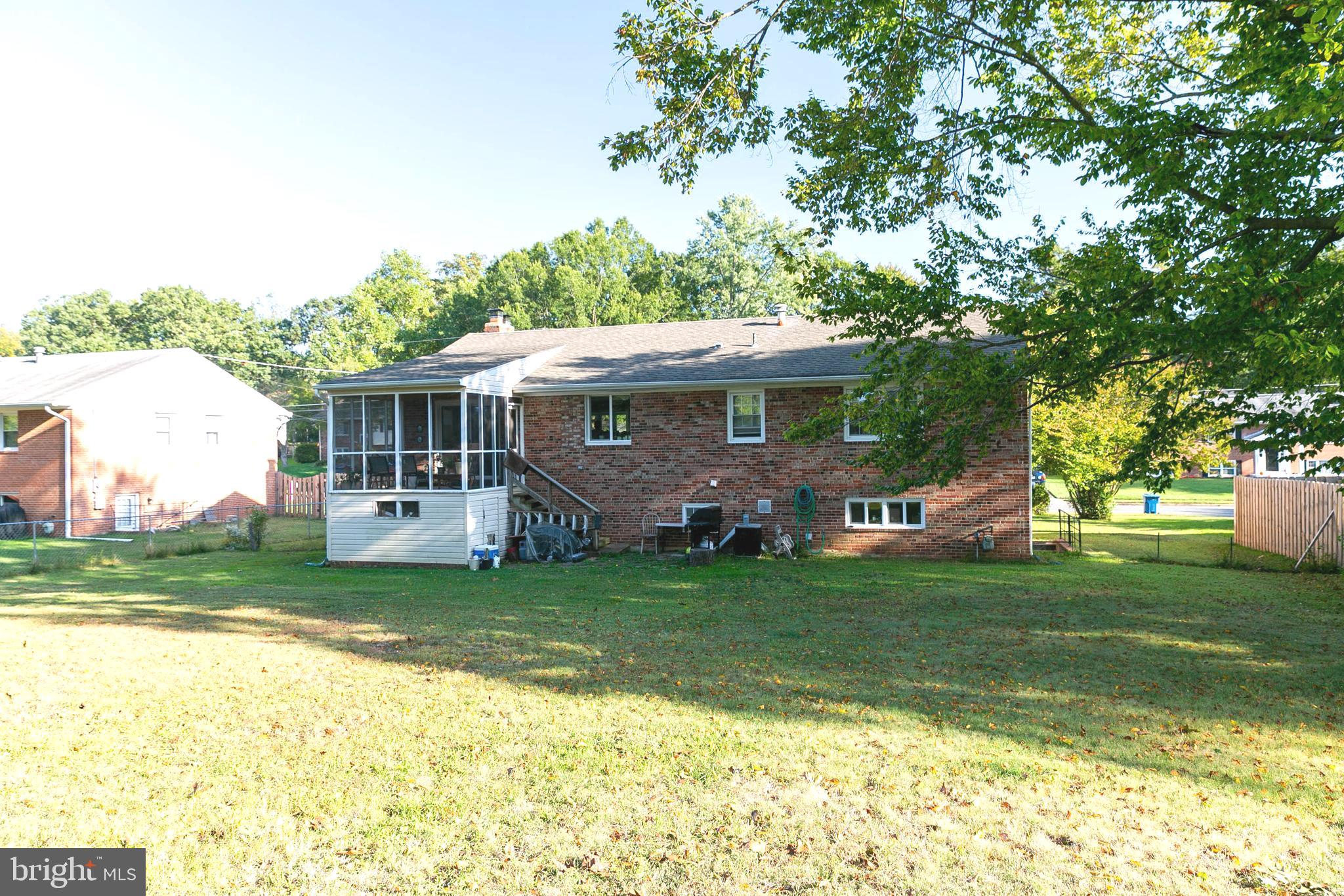 COUNTRY CLUB MANOR - Residential Lease