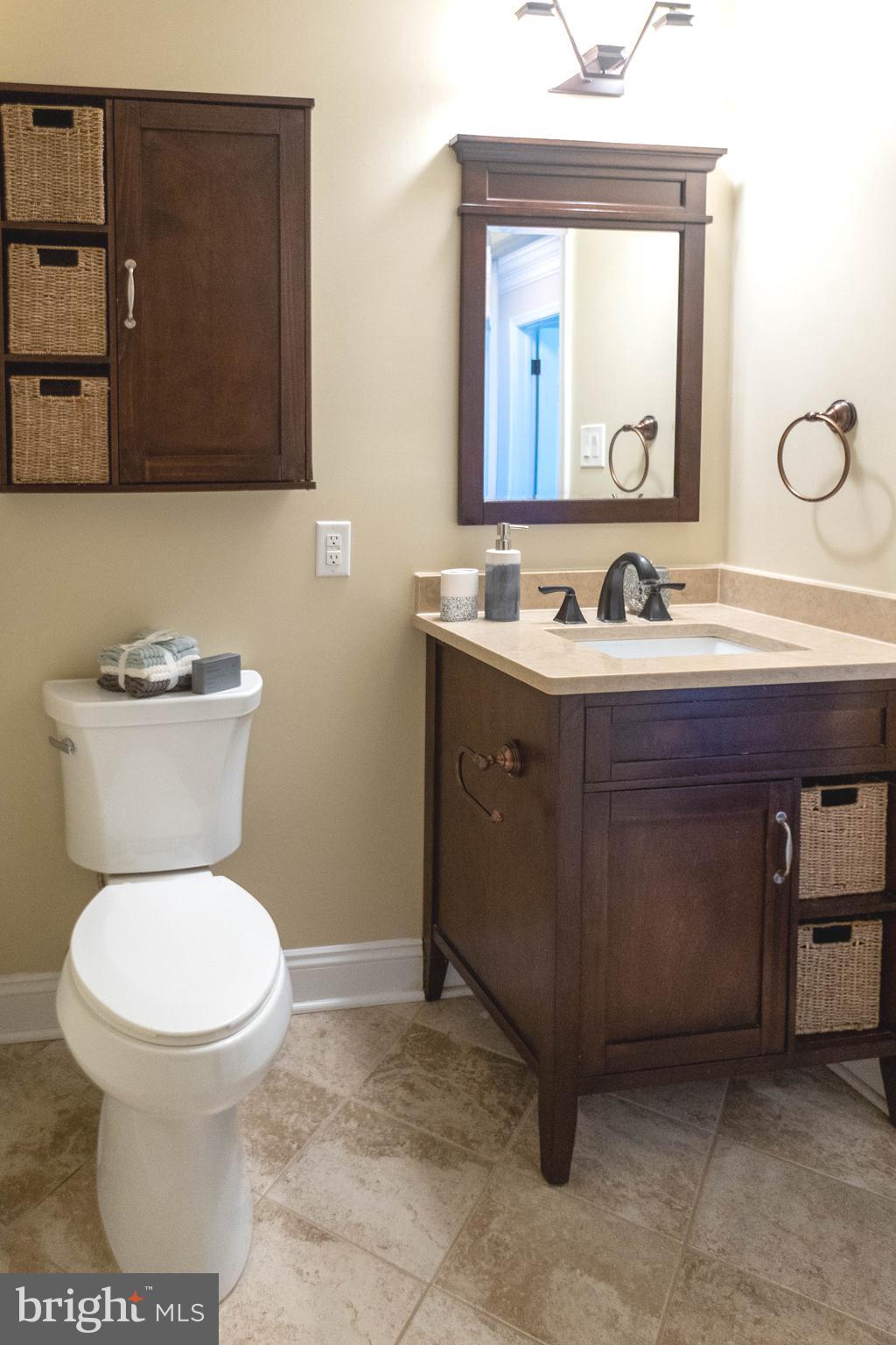 COUNTRY CLUB MANOR - Residential Lease