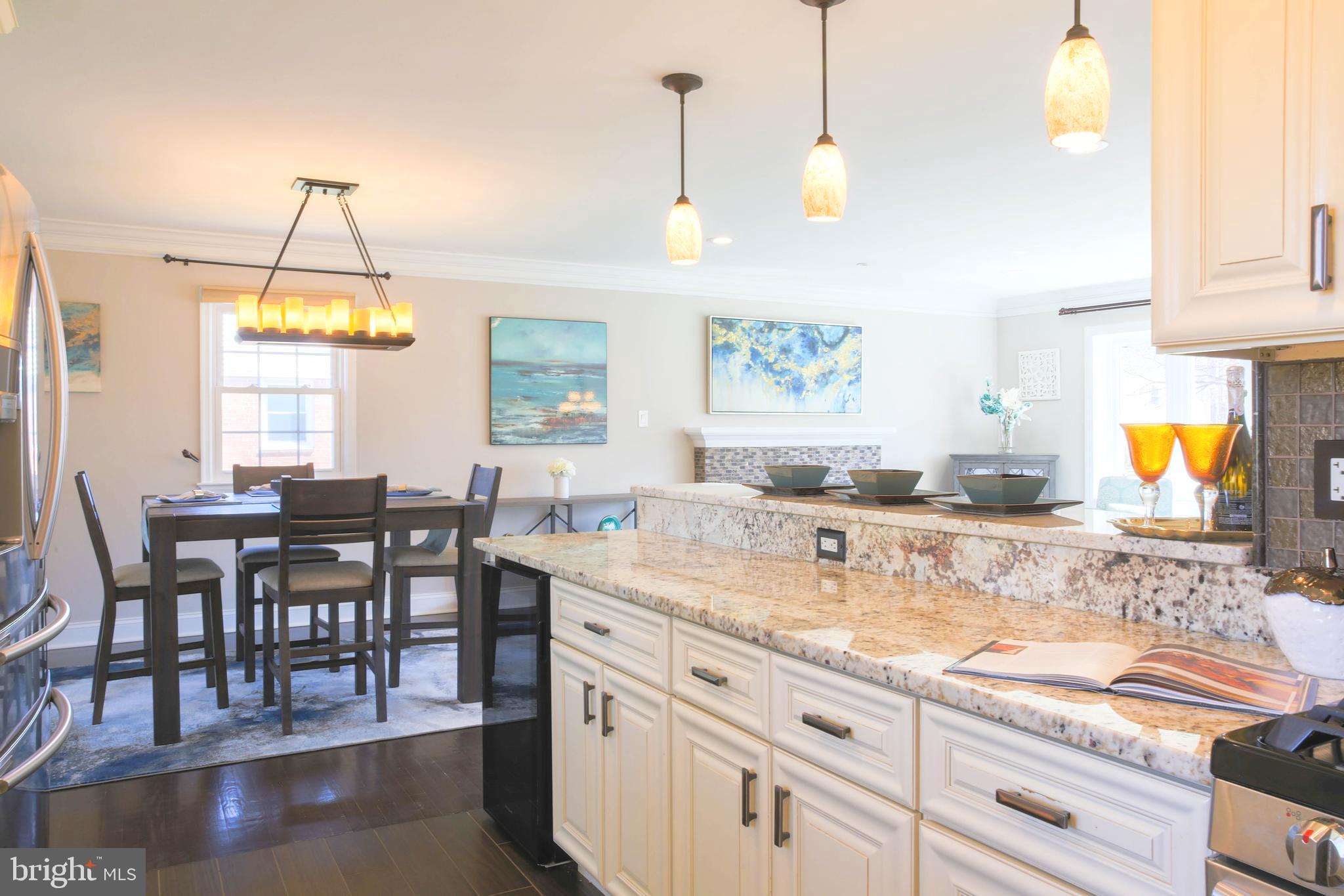 COUNTRY CLUB MANOR - Residential Lease