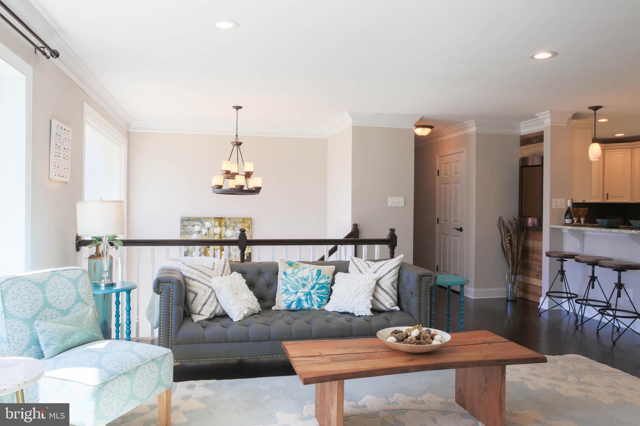 COUNTRY CLUB MANOR - Residential Lease