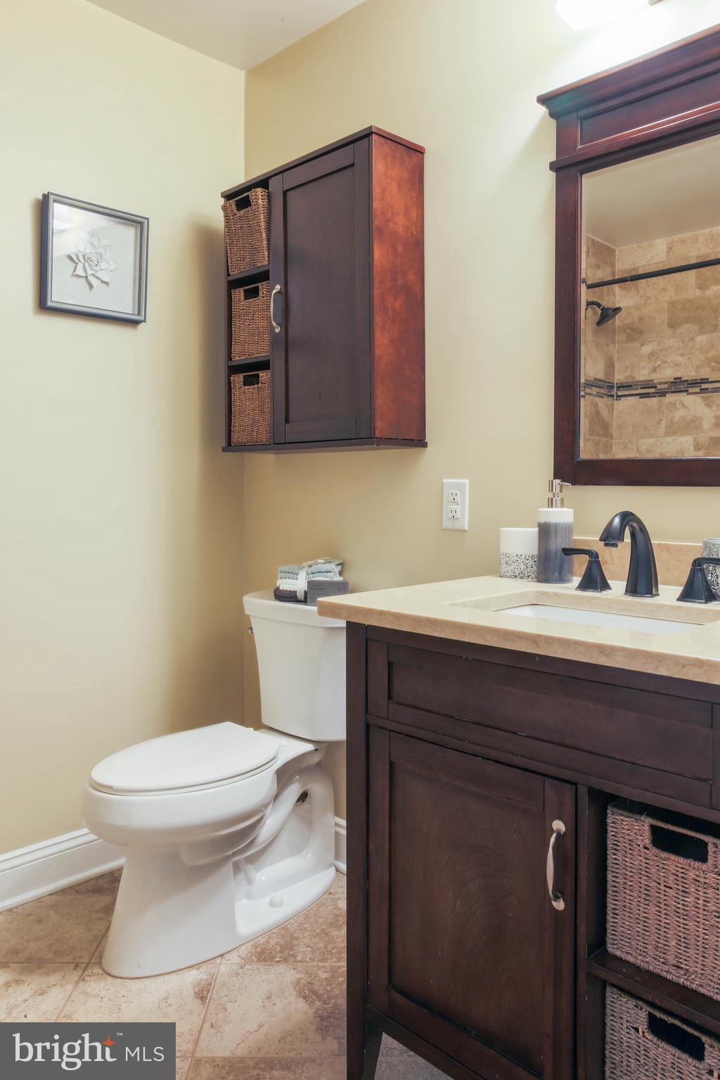 COUNTRY CLUB MANOR - Residential Lease