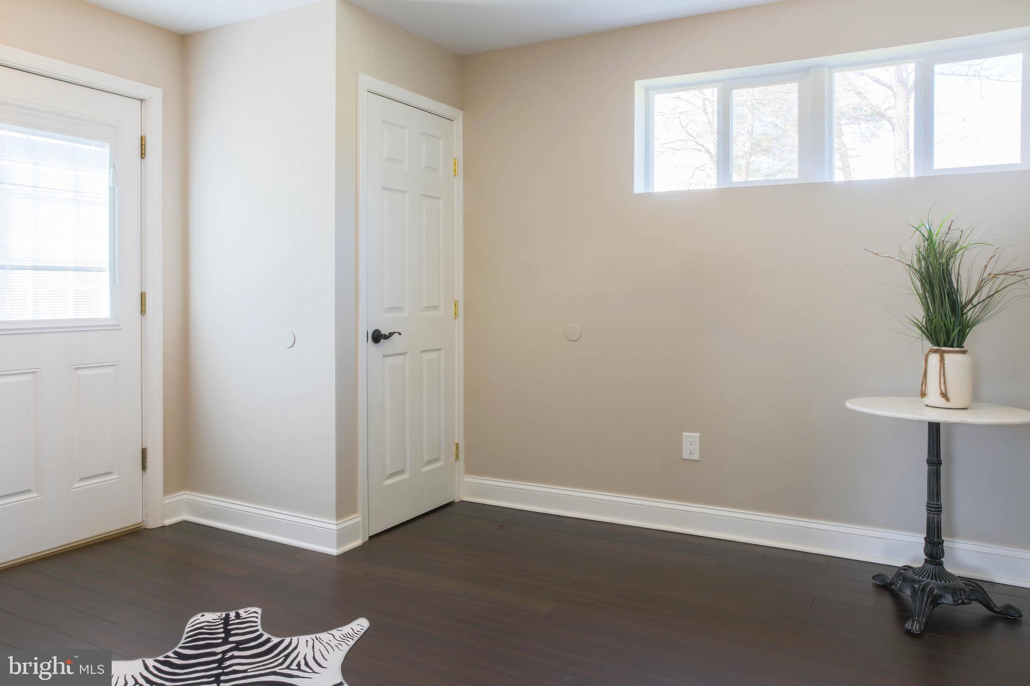 COUNTRY CLUB MANOR - Residential Lease