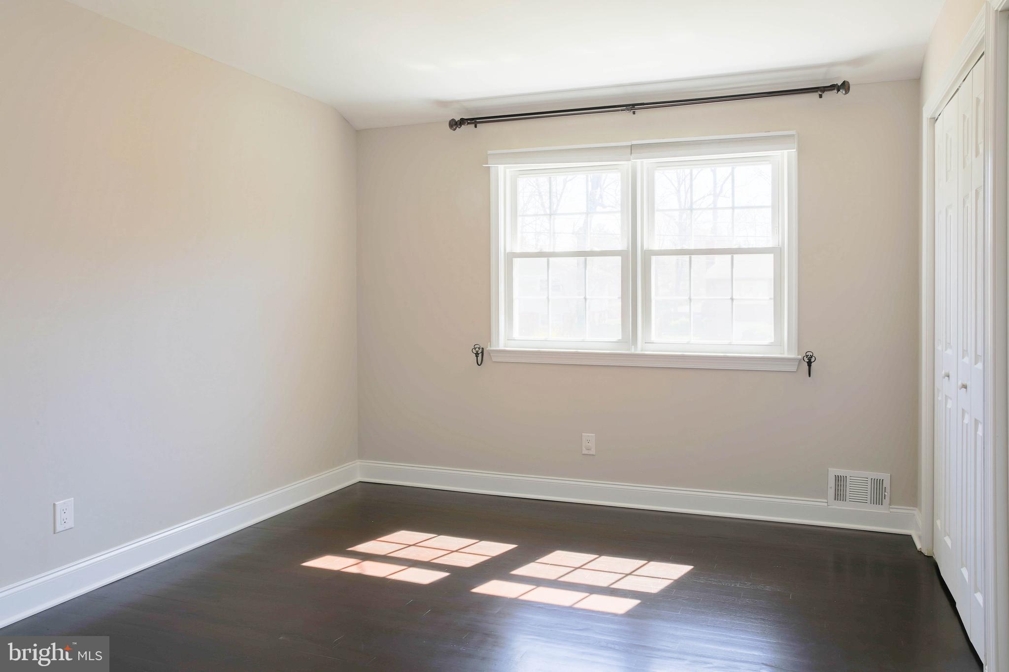 COUNTRY CLUB MANOR - Residential Lease