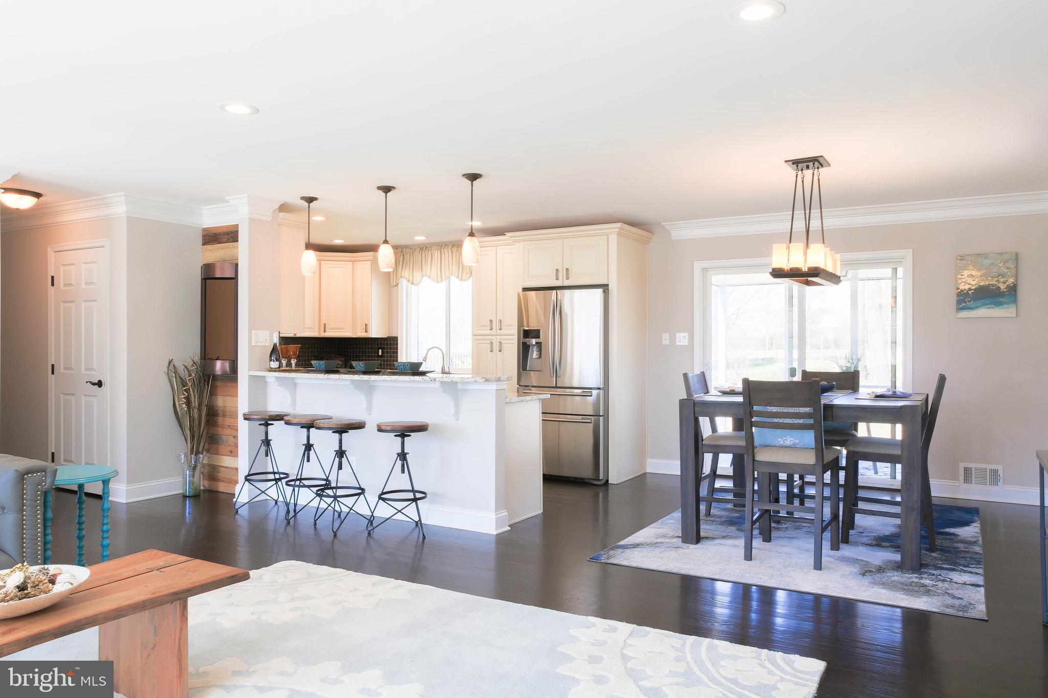 COUNTRY CLUB MANOR - Residential Lease