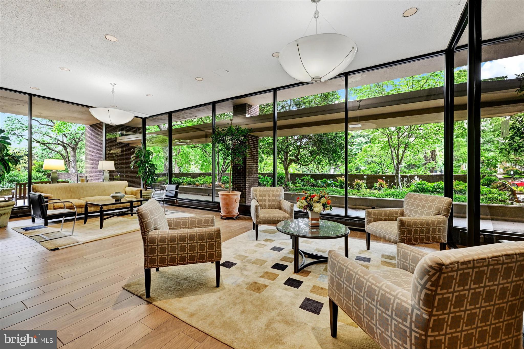 WINTHROP HOUSE - Residential