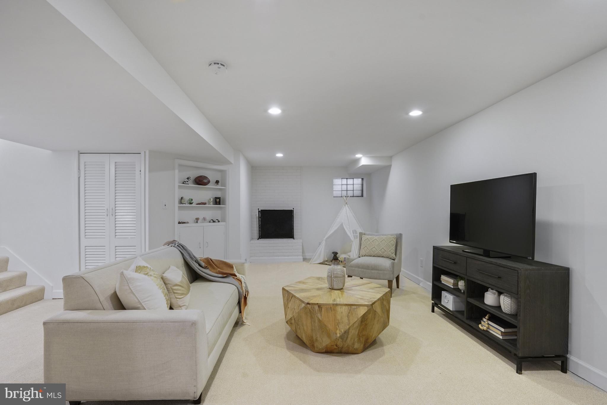 WESTMORELAND HILLS - Residential