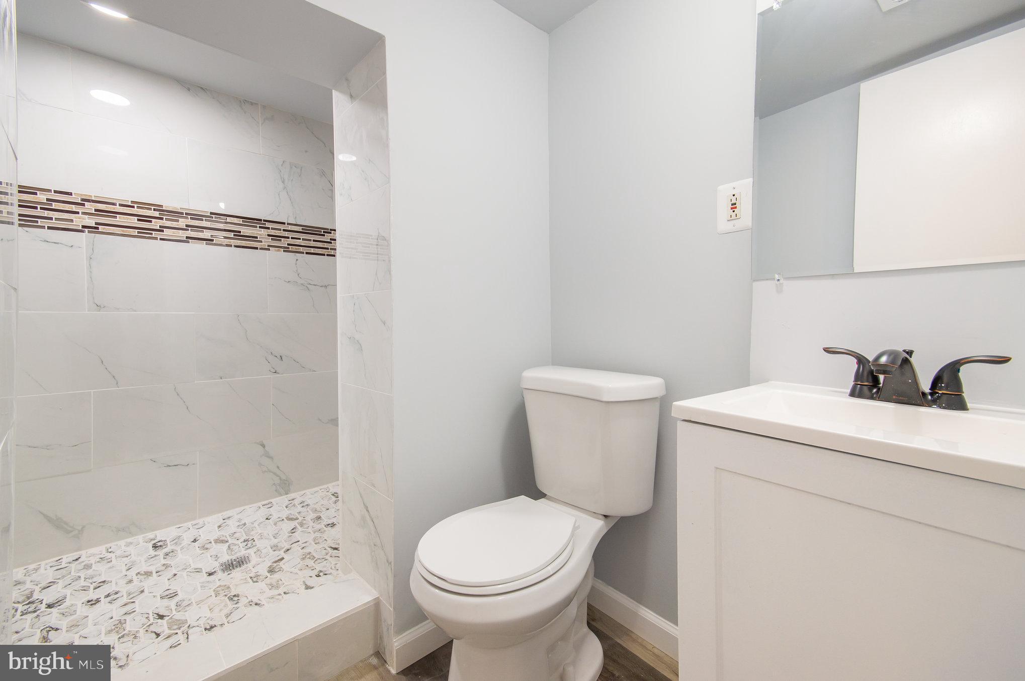 GLASSMANOR - Residential