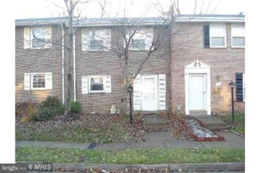 Beautiful TH w/ 3BRs & 2.5 BAs. Ceramic floors, updated kitchen and bathrooms . Ready to move-in. Hardwood floors on upper level. Nice patio in the back. Great location, walk to shops. Will be available 12/1/16. Requested non-smokers & no pets.