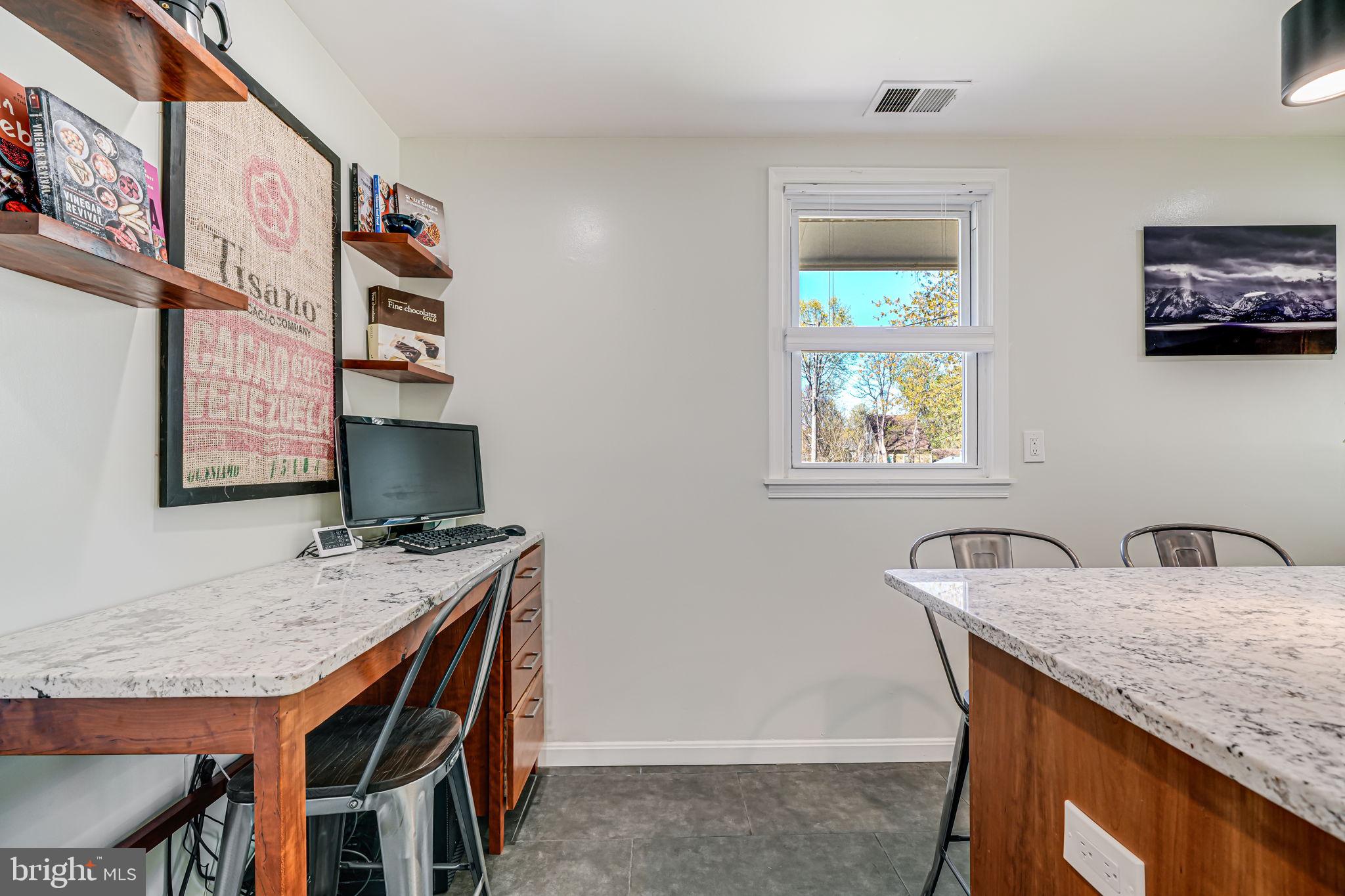 BURGUNDY MANOR - Residential