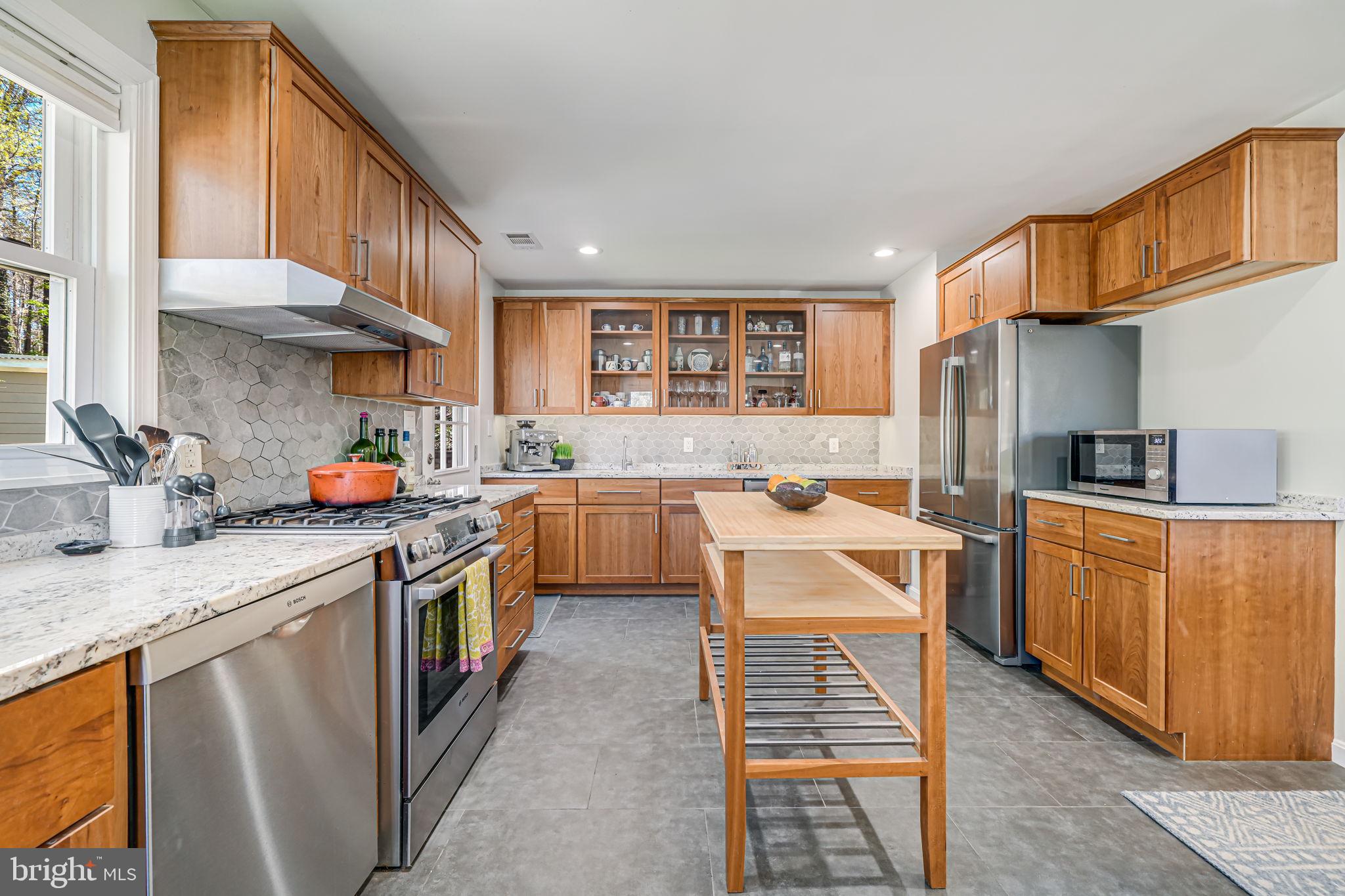 BURGUNDY MANOR - Residential