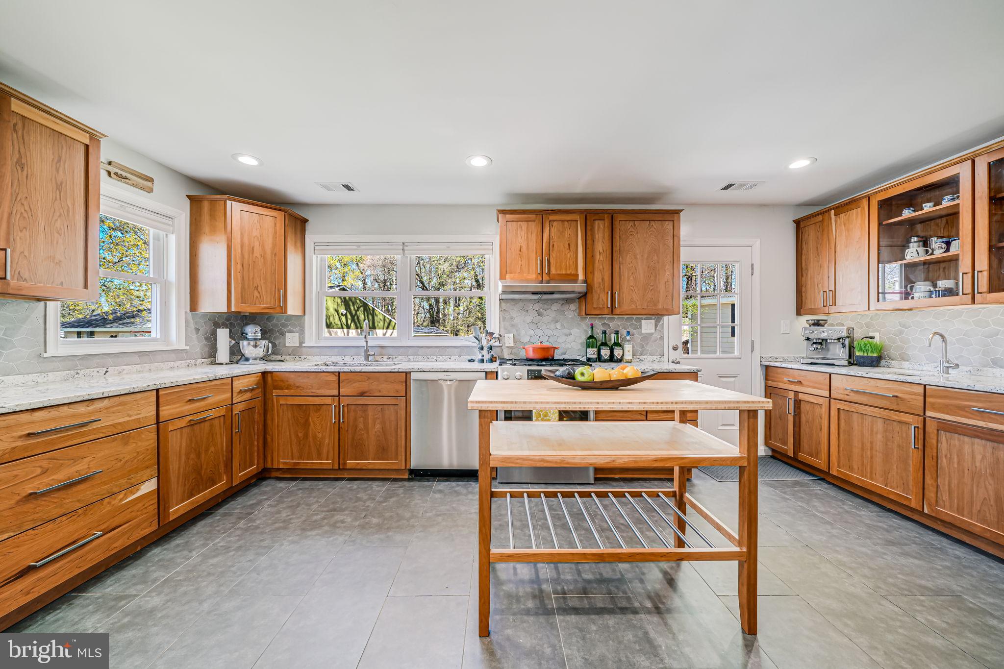 BURGUNDY MANOR - Residential