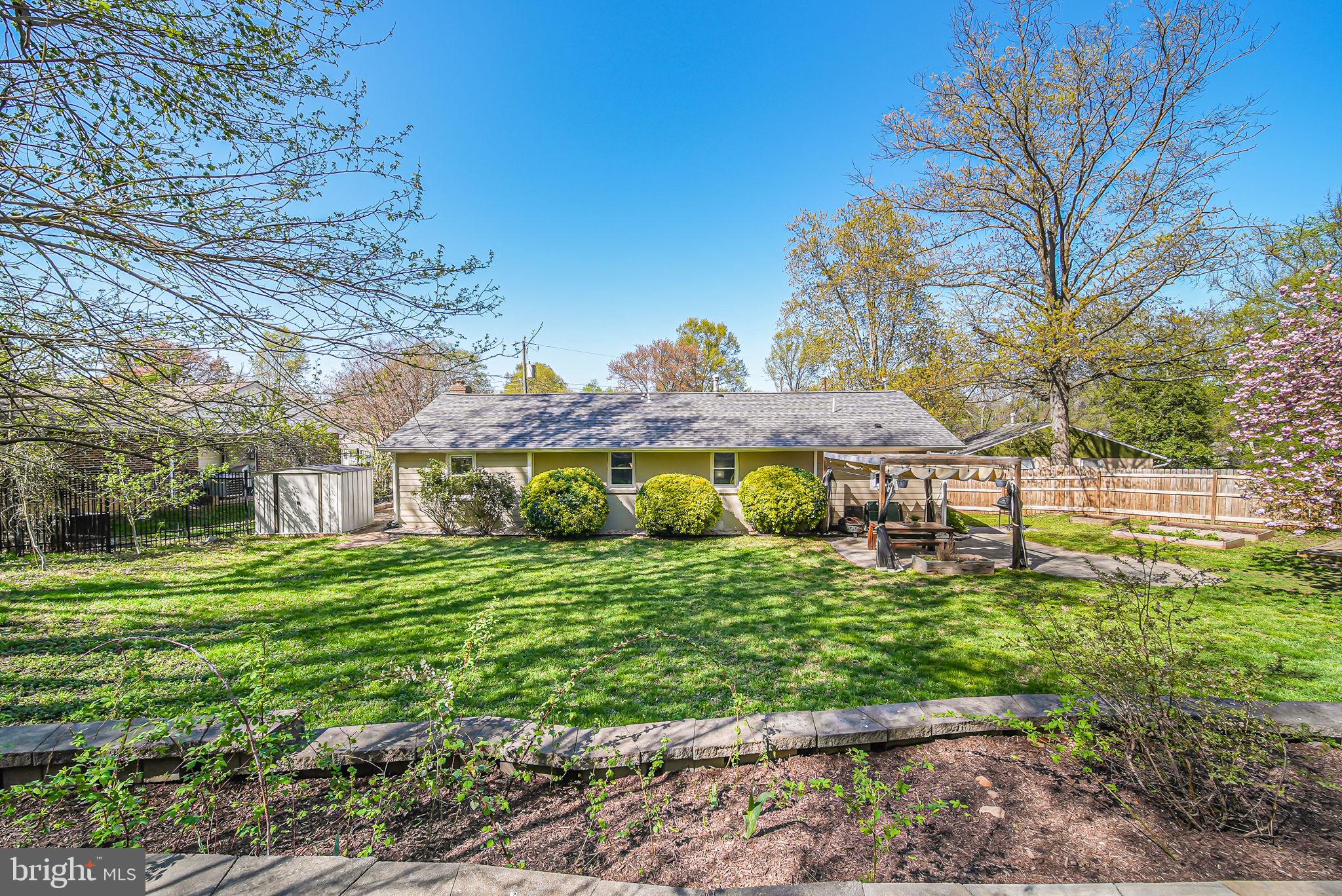 BURGUNDY MANOR - Residential